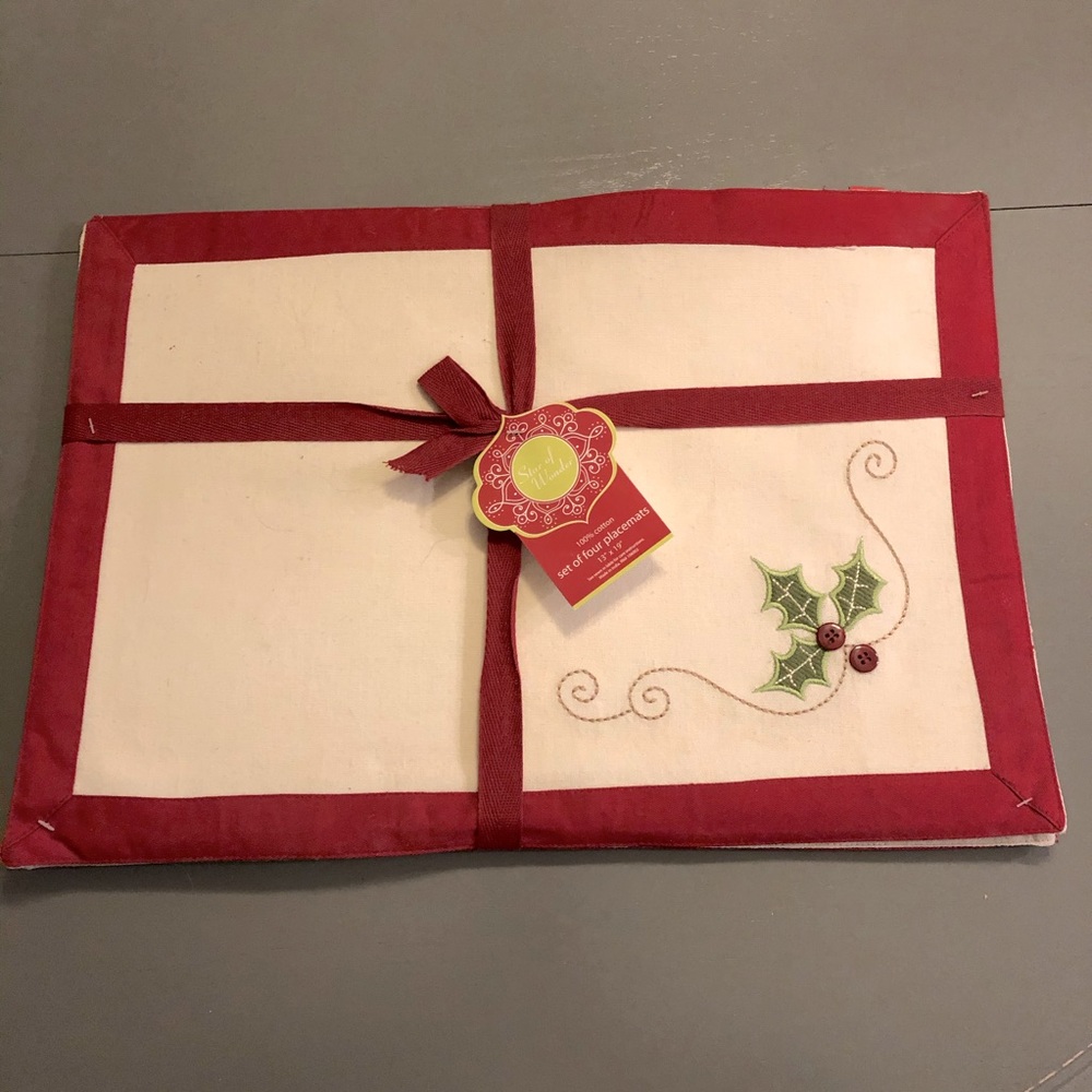 Holly Berry Holiday Placemats (4)